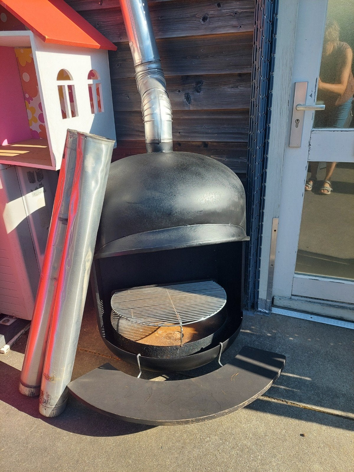 Mooie Buitenkachel/ Barbecue., Ophalen