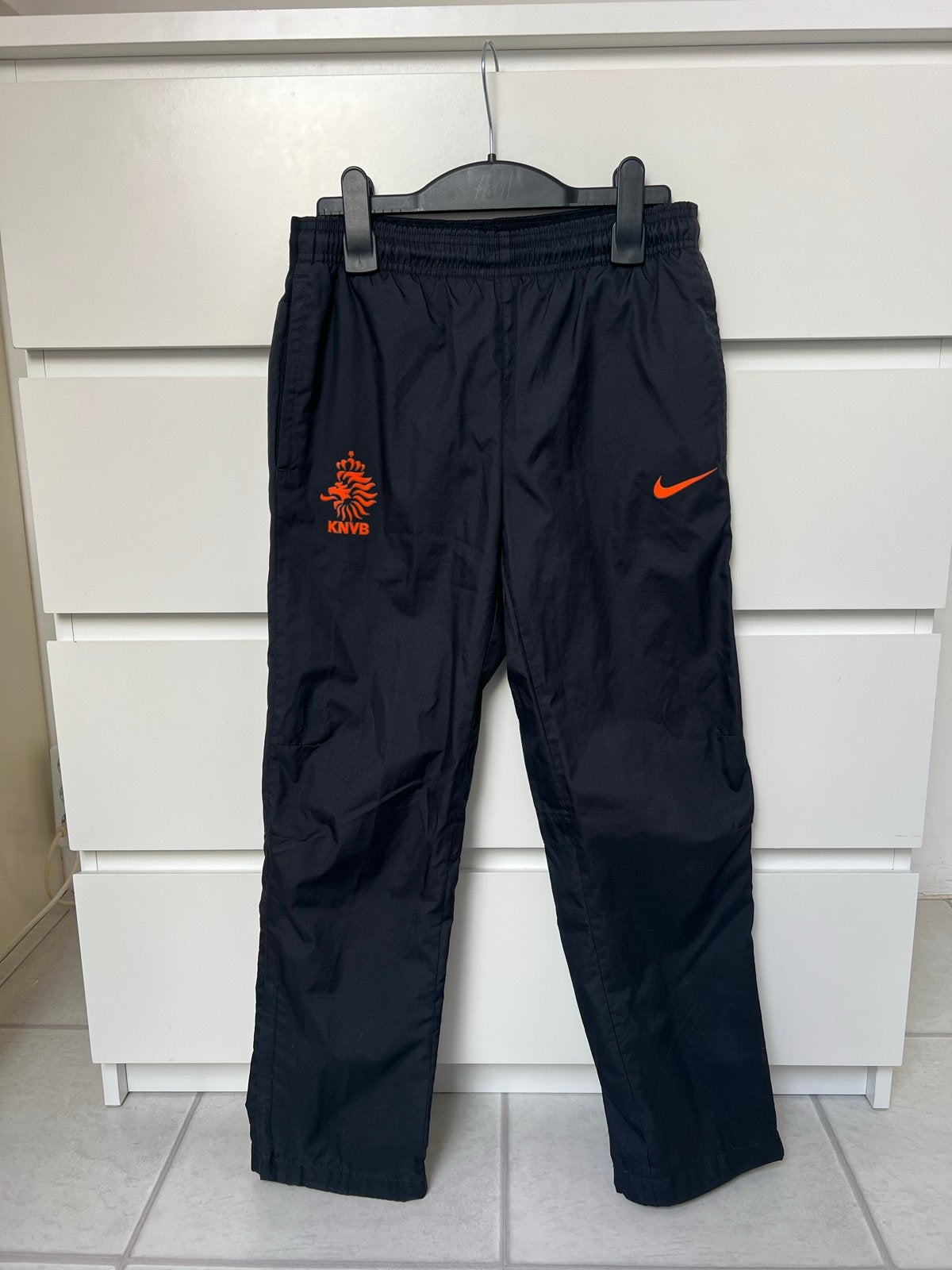 Nike KNVB Trainingsbroek Zwart Maat 146, Ophalen of Verzenden, Zo goed als nieuw, Jongen of Meisje, Broek