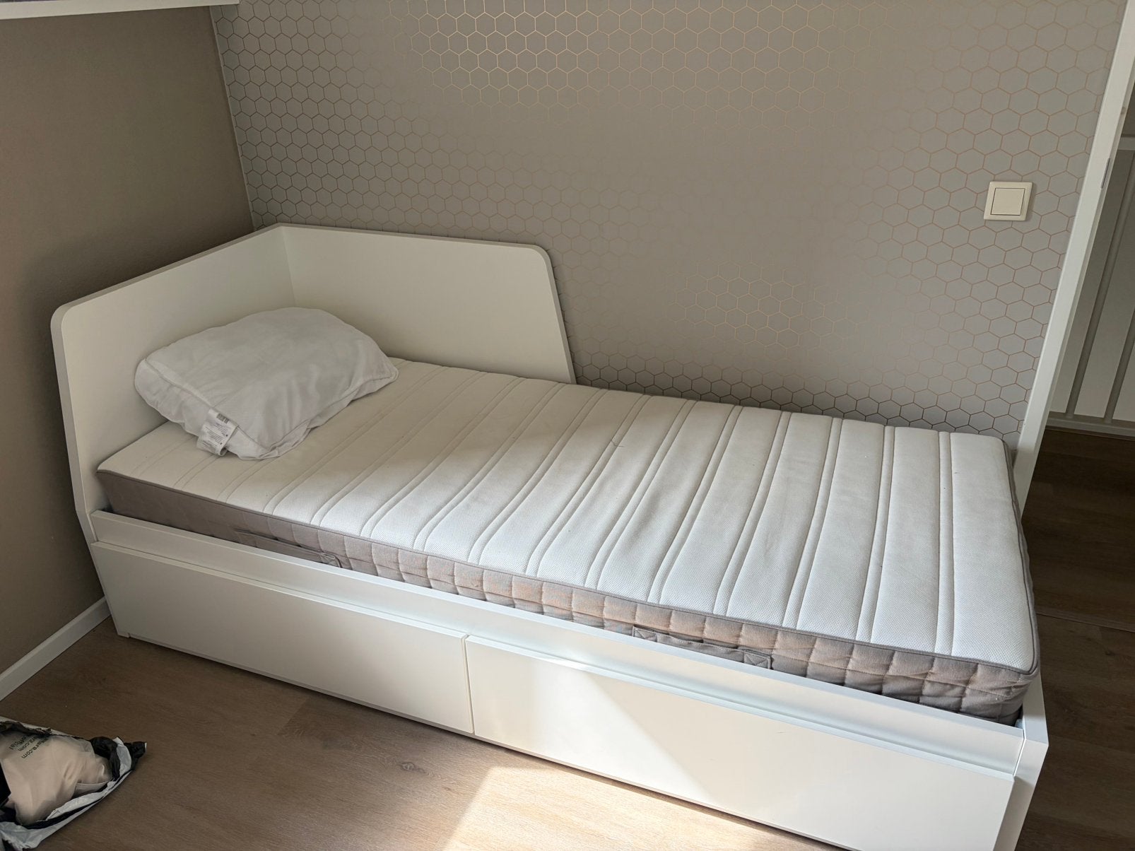 Eenpersoonsbed met logeerbed eronder., Ophalen, Verstelbaar, 90 cm, Eenpersoons