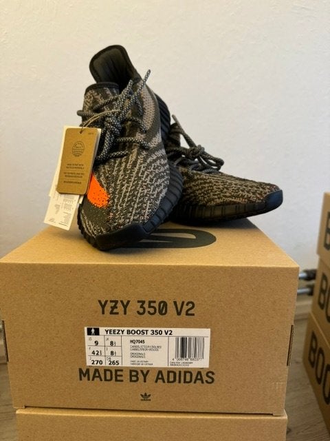 Adidas Yeezy Boost 350 V2 CarbonBeluga–Maat 42 2/3–Deadstock, Ophalen, Overige kleuren, Nieuw, Sneakers of Gympen