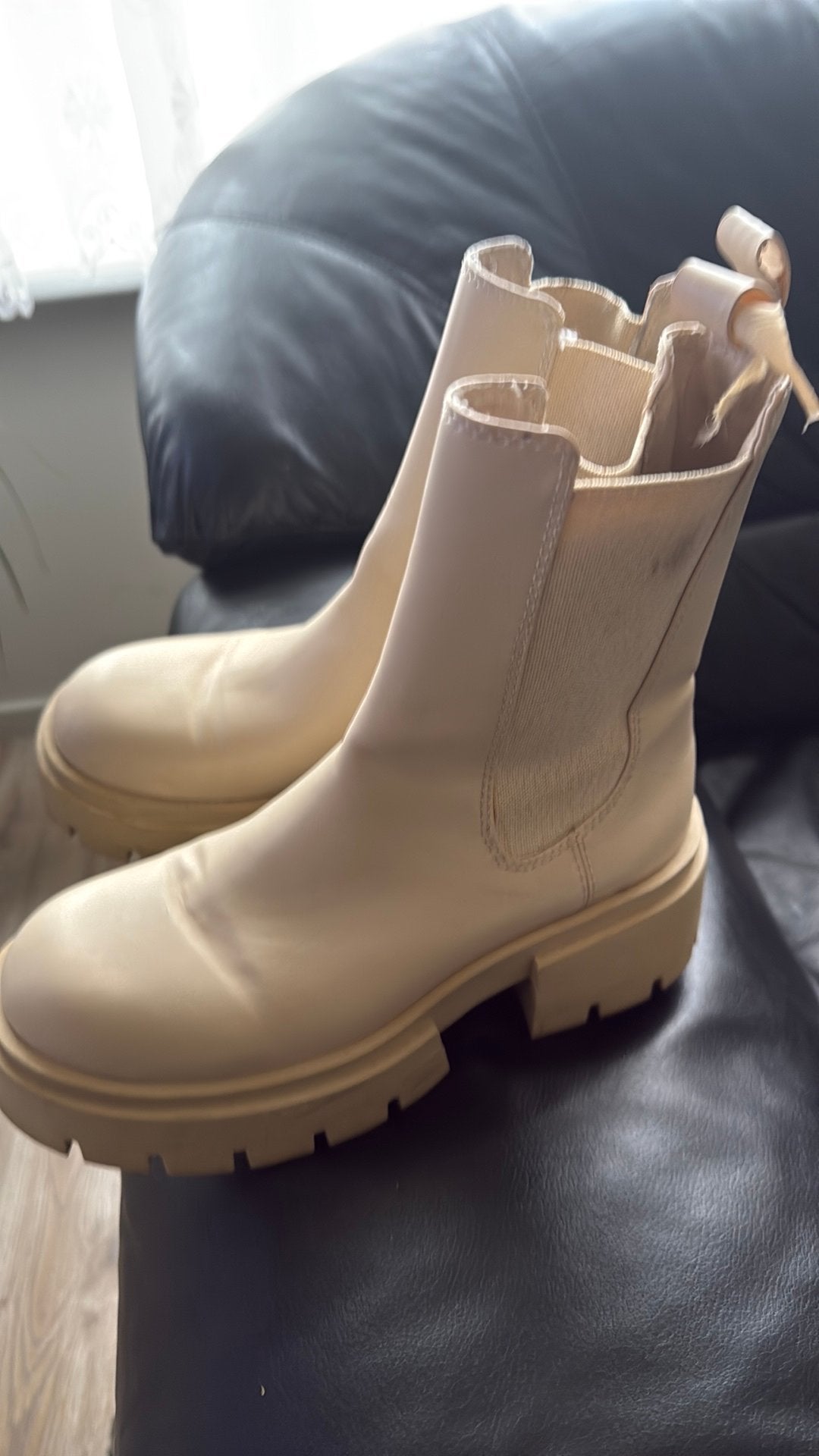 Dames laarzen Fast-fashion kleur licht creme h&m maat 39, Ophalen, Zo goed als nieuw, Beige, Hoge laarzen