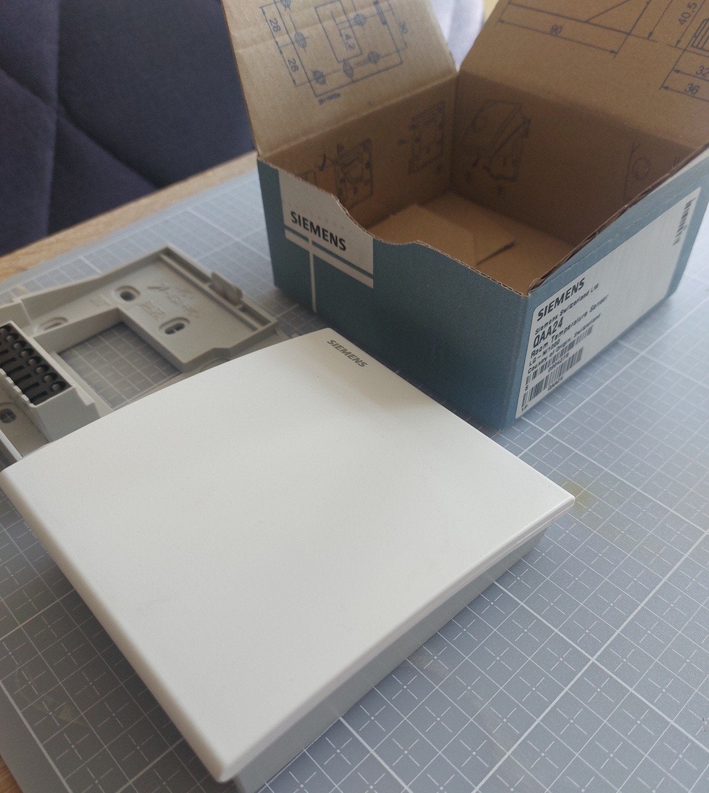 Siemens QAA24 ruimtetemperatuur sensor, nw, Ophalen of Verzenden, Nieuw