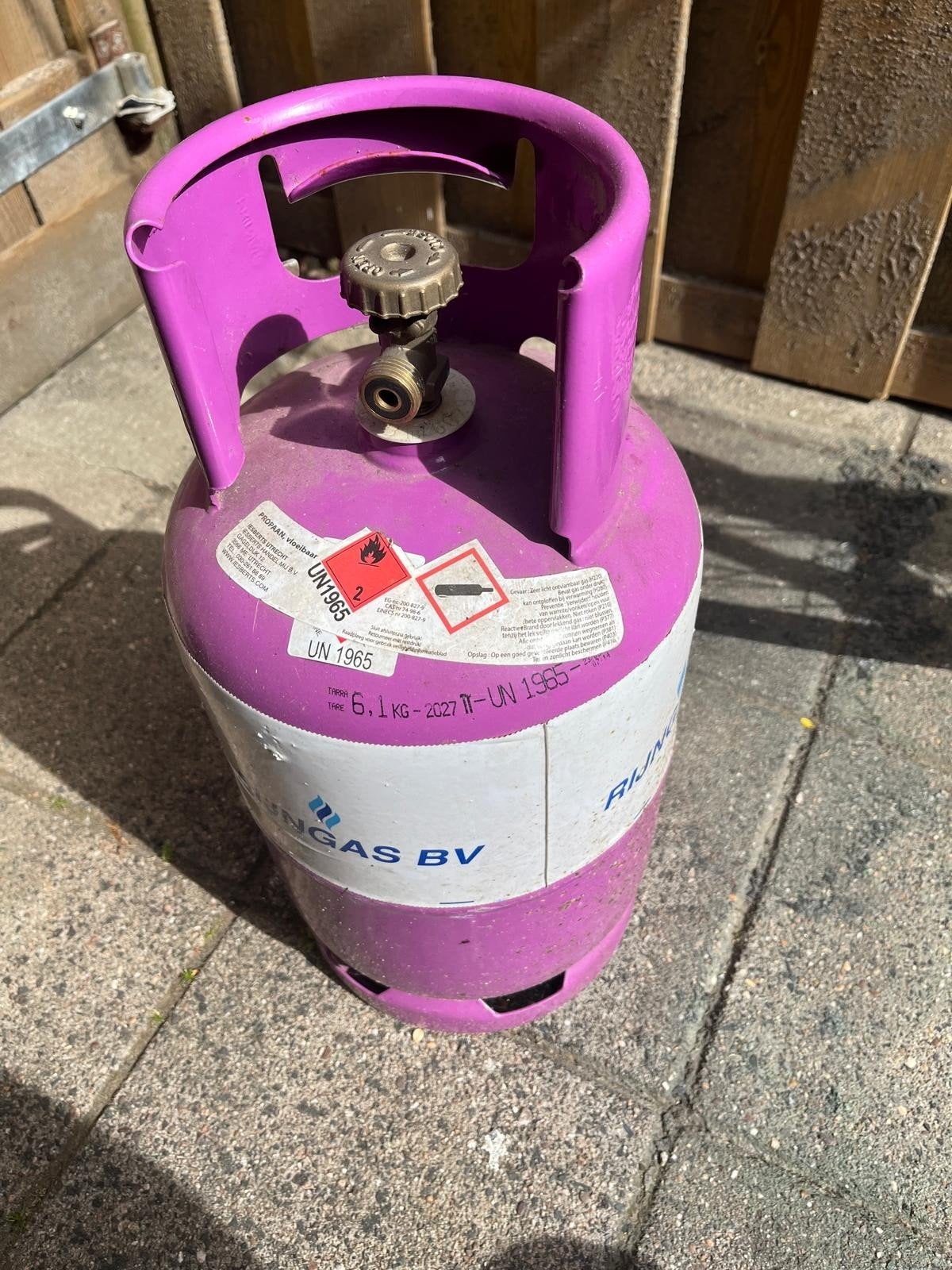 Gasfles te koop, Ophalen