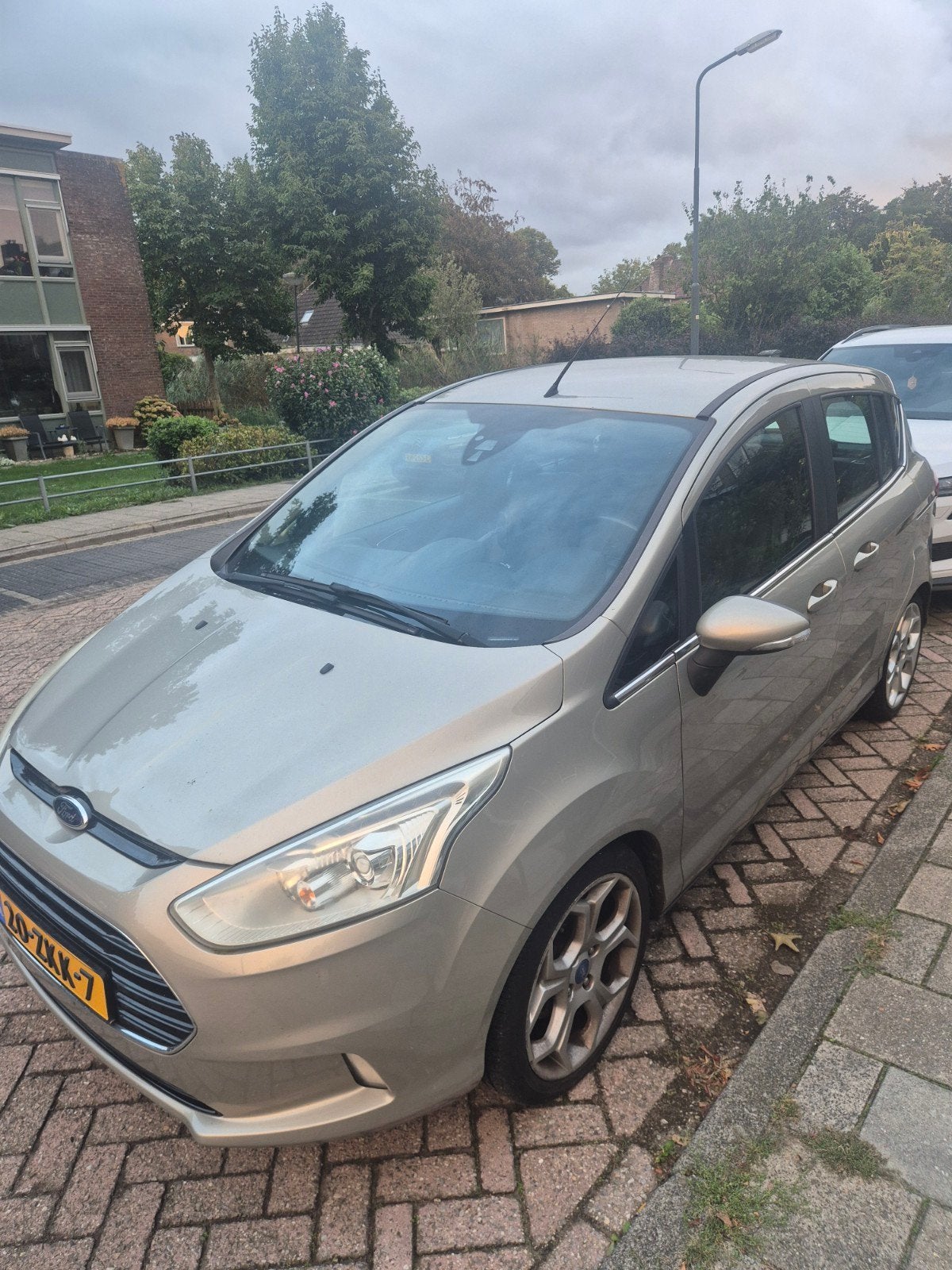 Ford B-Max 1.0 Ecoboost 74KW/100PK 2013 Grijs, Auto's, Voorwielaandrijving, Zwart, B-Max, Origineel Nederlands