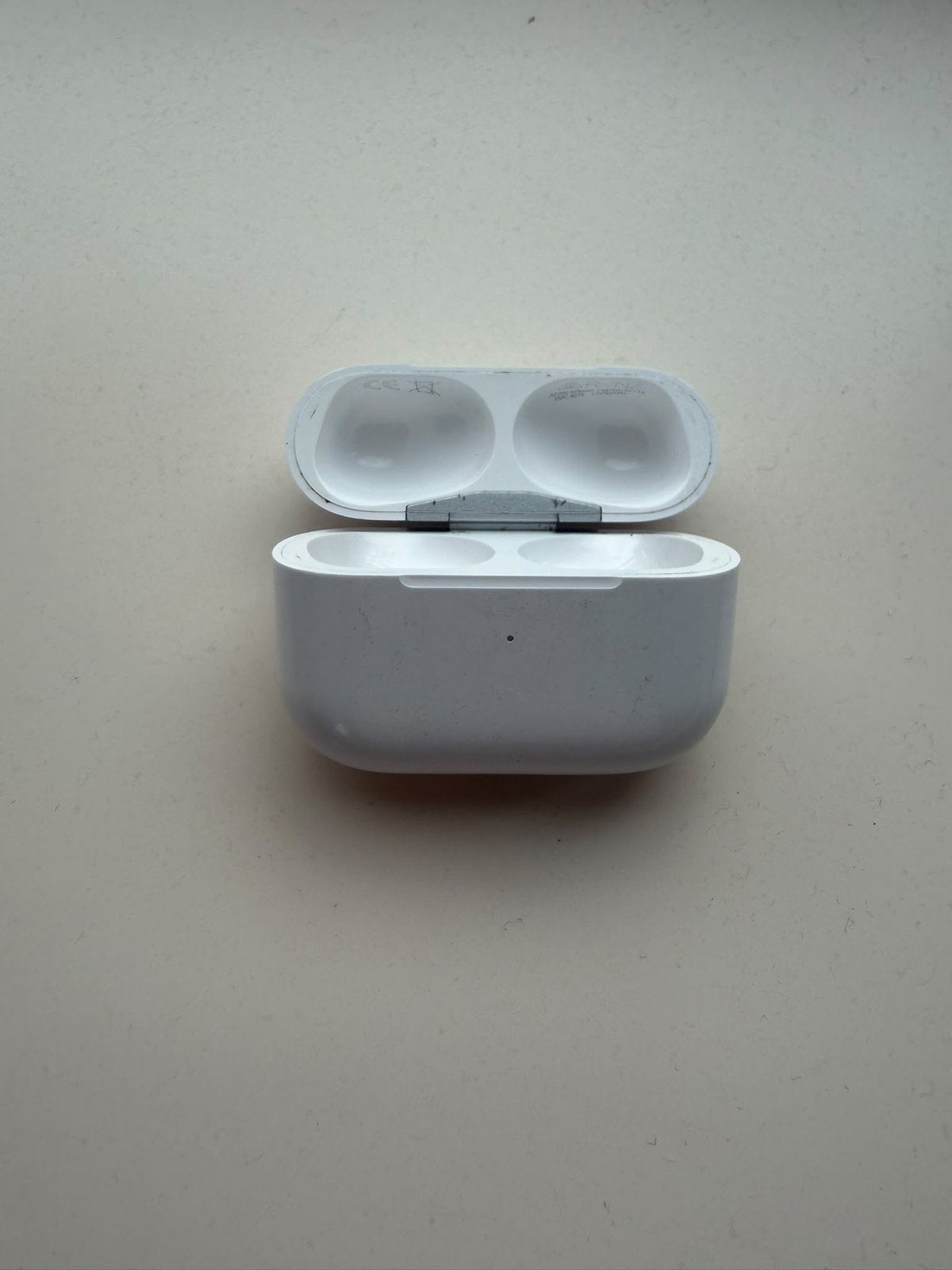 Apple AirPods Pro Oplaadcase A2700 (Lightning) - Zonder oort, Ophalen of Verzenden, Gebruikt