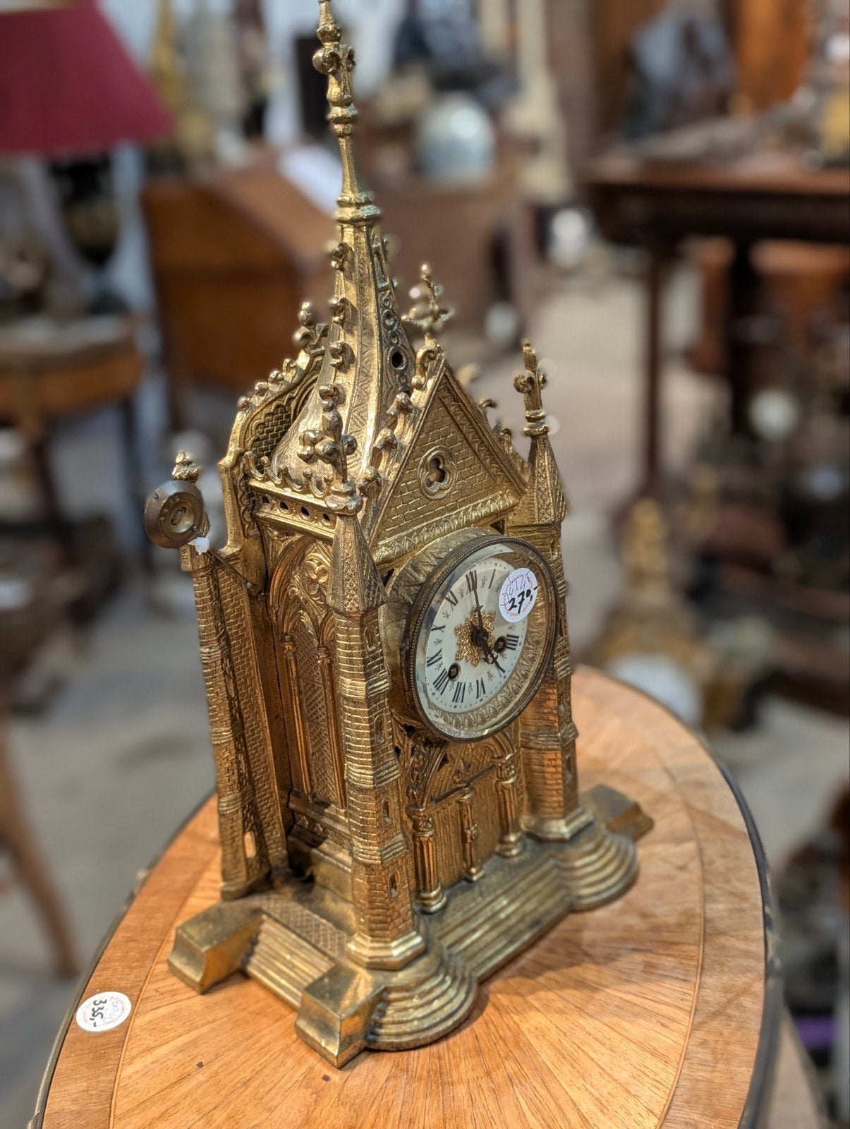 Antieke neogotische pendule 51 cm hoog. €275.   Zamak., Antiek en Kunst, Ophalen