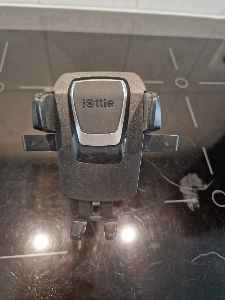 iOttie telefoonhouder voor in de auto, Ophalen