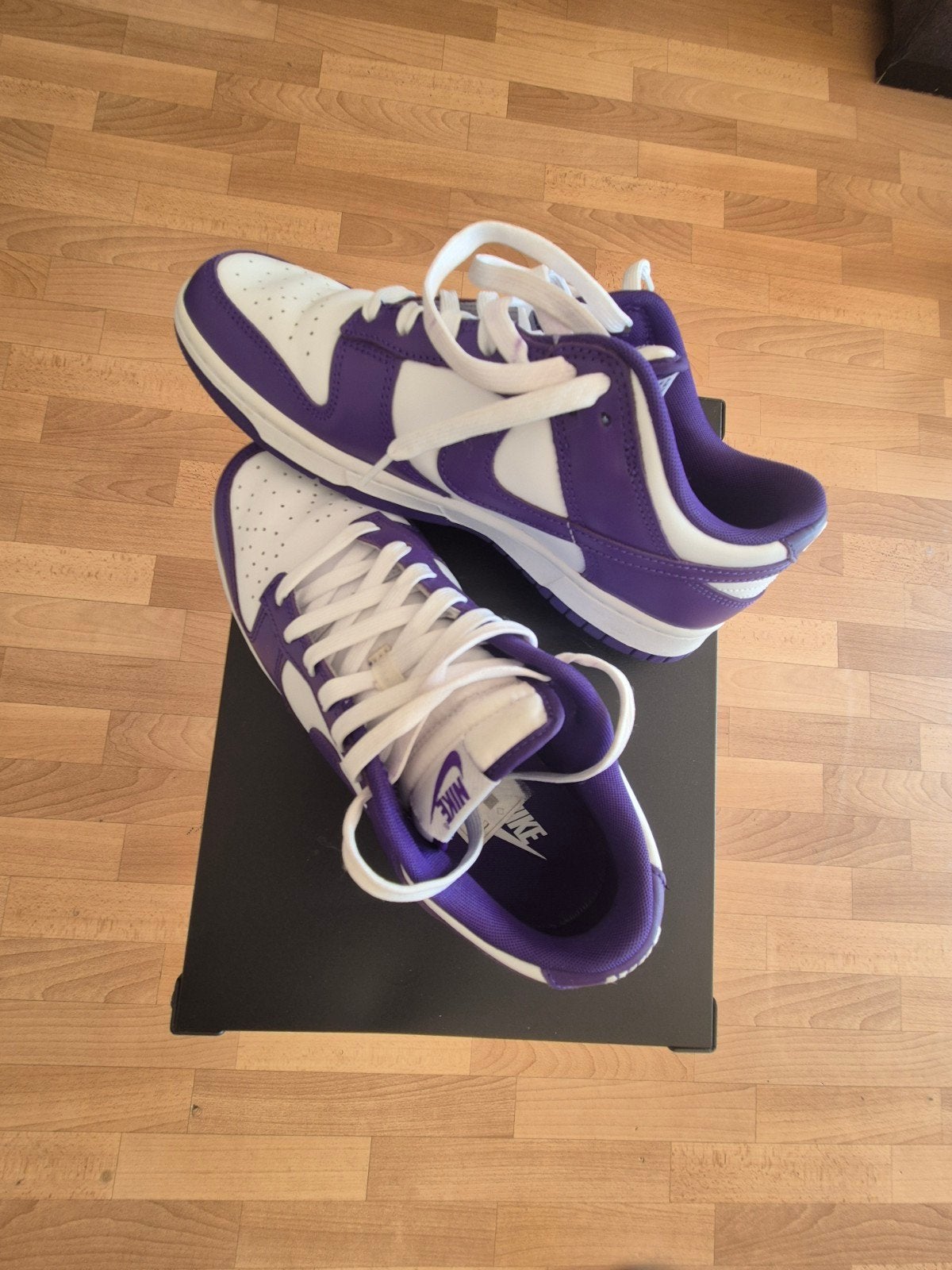 Nike Dunk Low Court Purple - Maat 42.5, Kleding | Heren, Schoenen, Ophalen of Verzenden, Nieuw, Overige kleuren