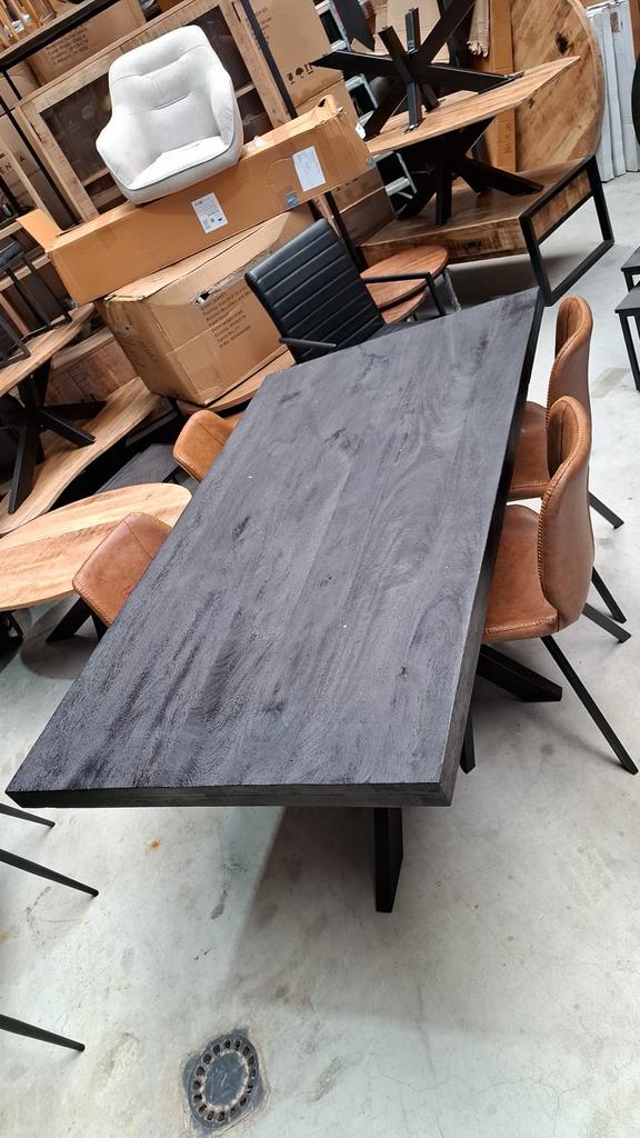 Mooie zwarte eettafel van 200x100 cm