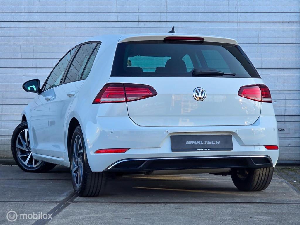 Volkswagen Golf 1.0 TSI Sound ACC Stoerverw. Pdc Carplay, Auto's, Volkswagen, Gebruikt, Euro 6, Wit, Bedrijf