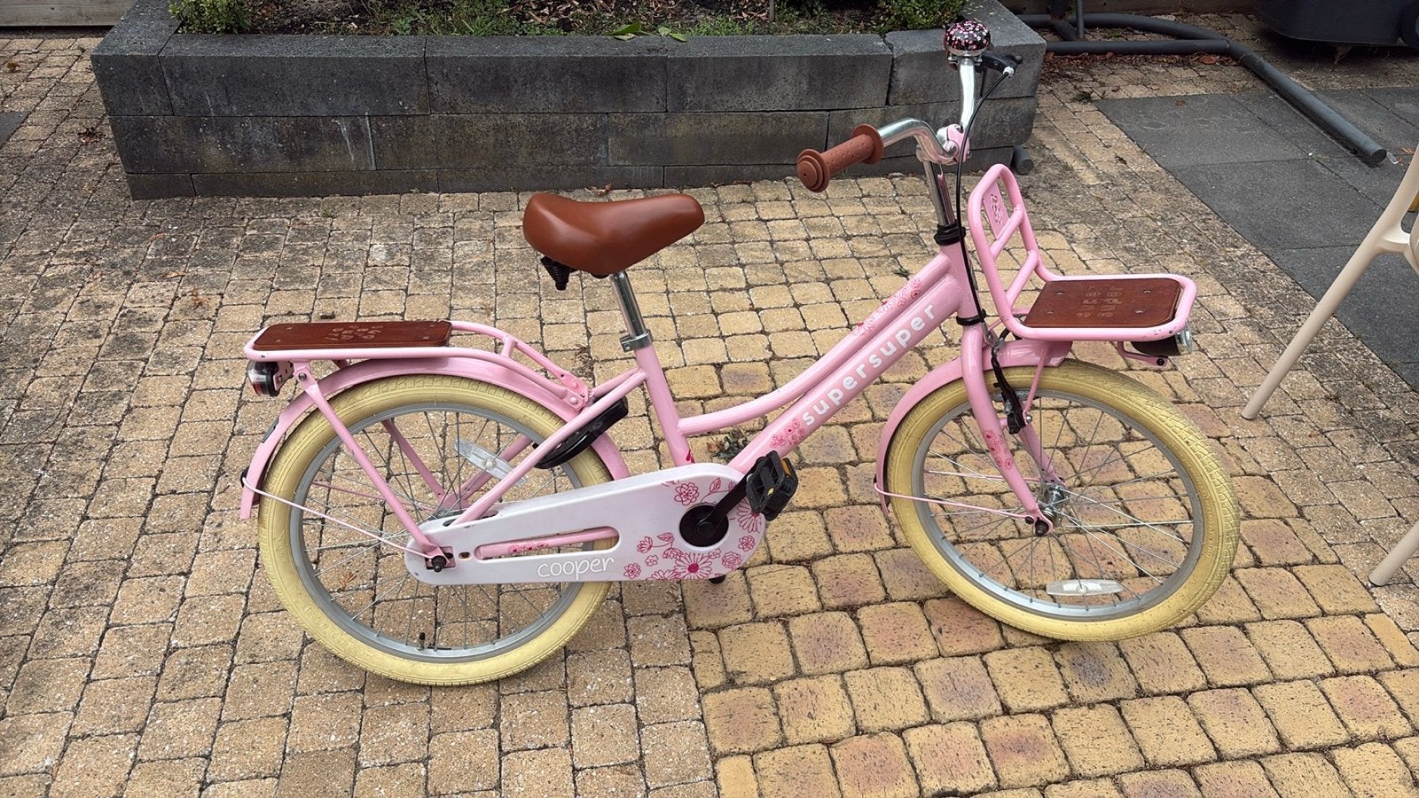 Roze kinderfiets Supersuper Cooper, zo goed als nieuw, Ophalen, Terugtraprem, 20 inch, Handrem