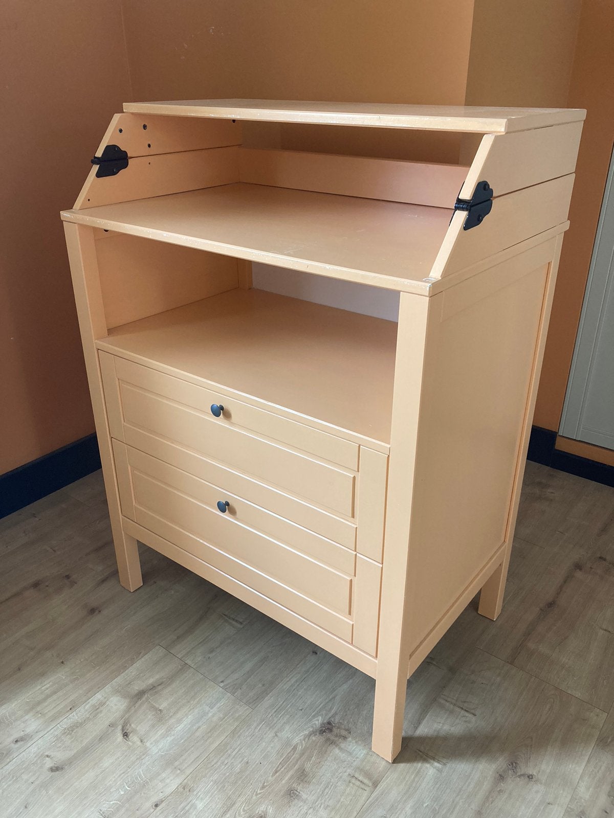 Mooie commode met twee lades en scharnierend blad, Ophalen, 50 tot 70 cm, 90 tot 105 cm, 100 cm of meer