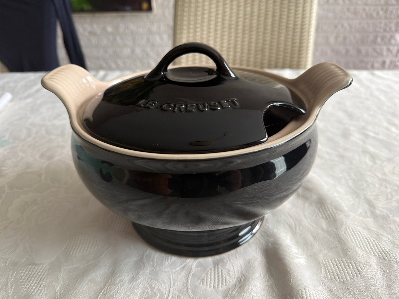 Le Creuset Soepterrine Zwart/Beige - vintage, Le Creuset, Overige typen, Ophalen of Verzenden, Zo goed als nieuw