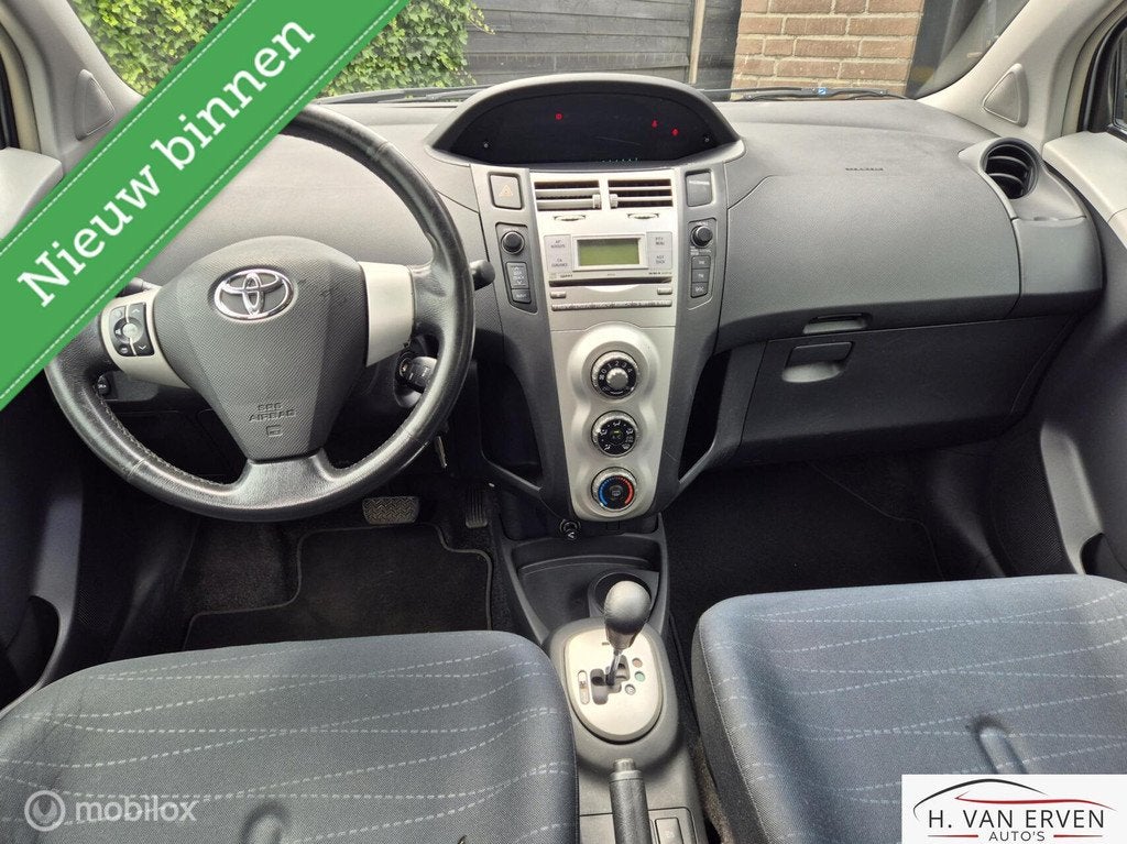 Toyota Yaris 1.3 VVTi AUTOMAAT DEALERONDERHOUDEN NAP AIRCO, Auto's, 40 €/maand, 750 kg, 4 cilinders, Origineel Nederlands