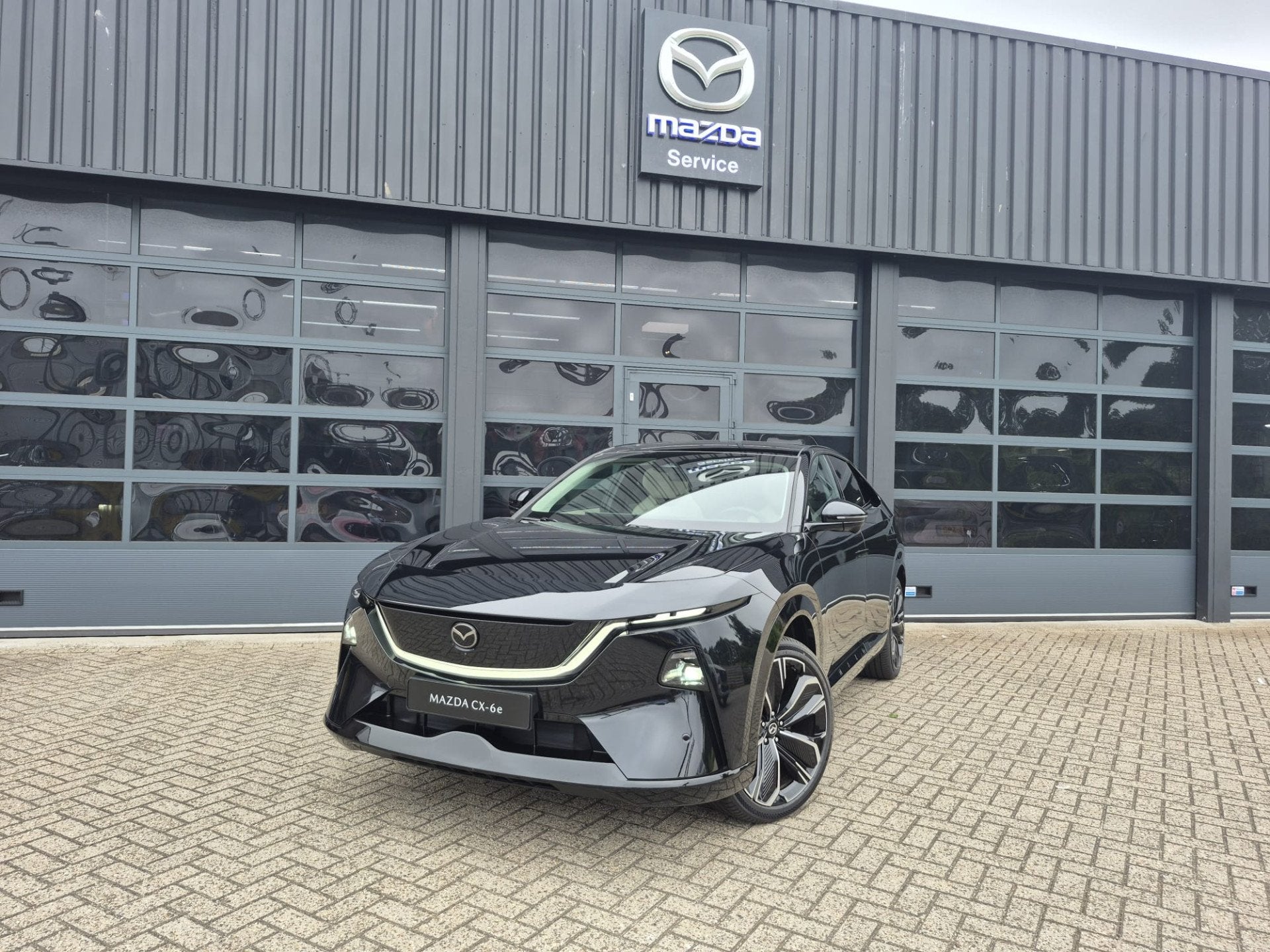 Mazda CX-6e Takumi 78 kWh | PANO DAK | BEIGE LEDER | ELEKTRI, Auto's, Automaat, Achterwielaandrijving, Beige, Leder