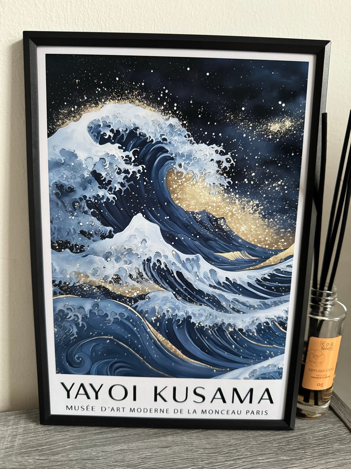 Yayoi Kusama Poster Ingelijst - 21x30cm - Nieuw, Minder dan 50 cm, Nieuw, Ophalen of Verzenden, Foto of Poster