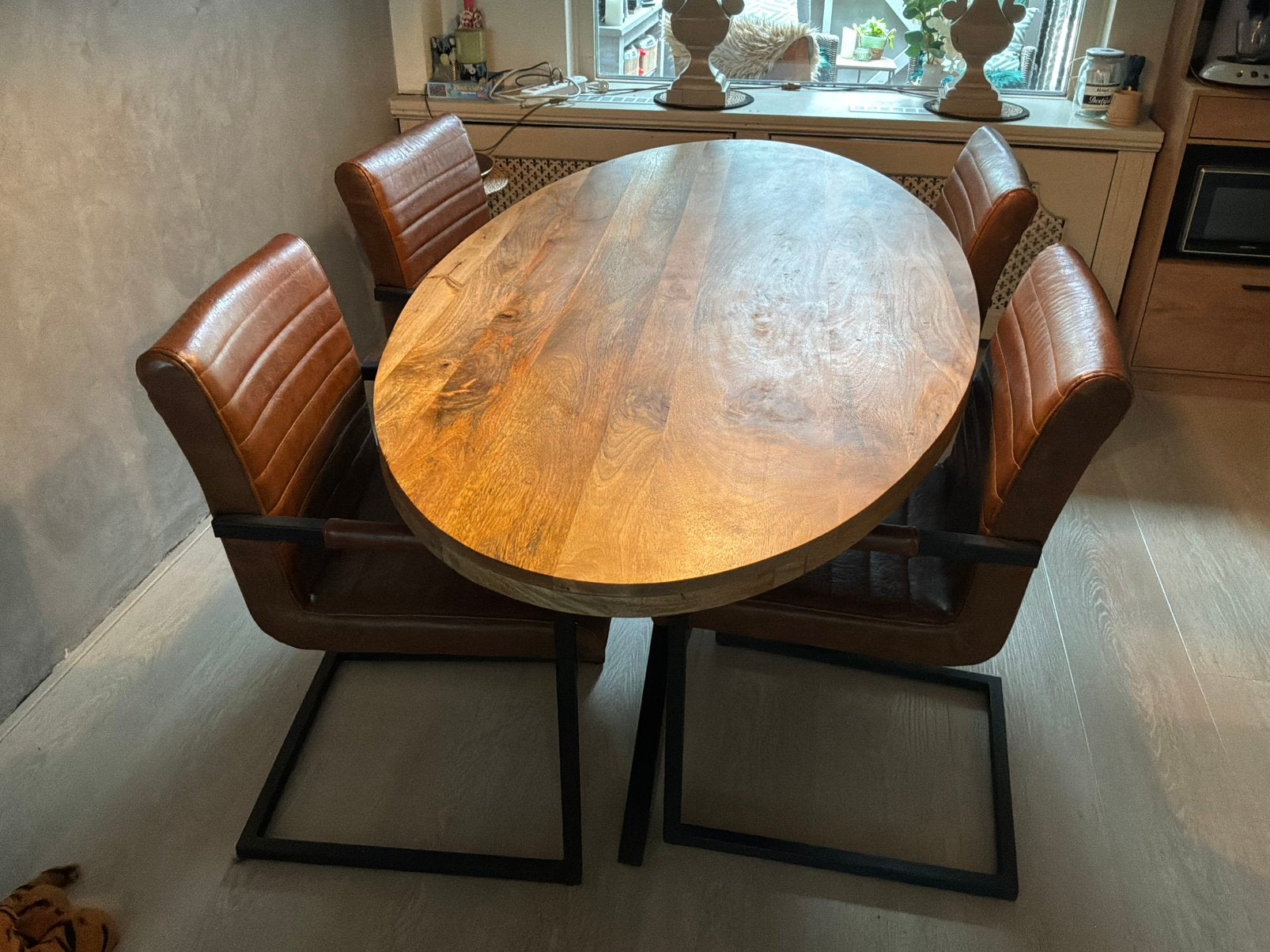 Nette mango eettafel, Huis en Inrichting, Complete eetkamers, Ophalen of Verzenden, Zo goed als nieuw, 4 tot 6 stoelen