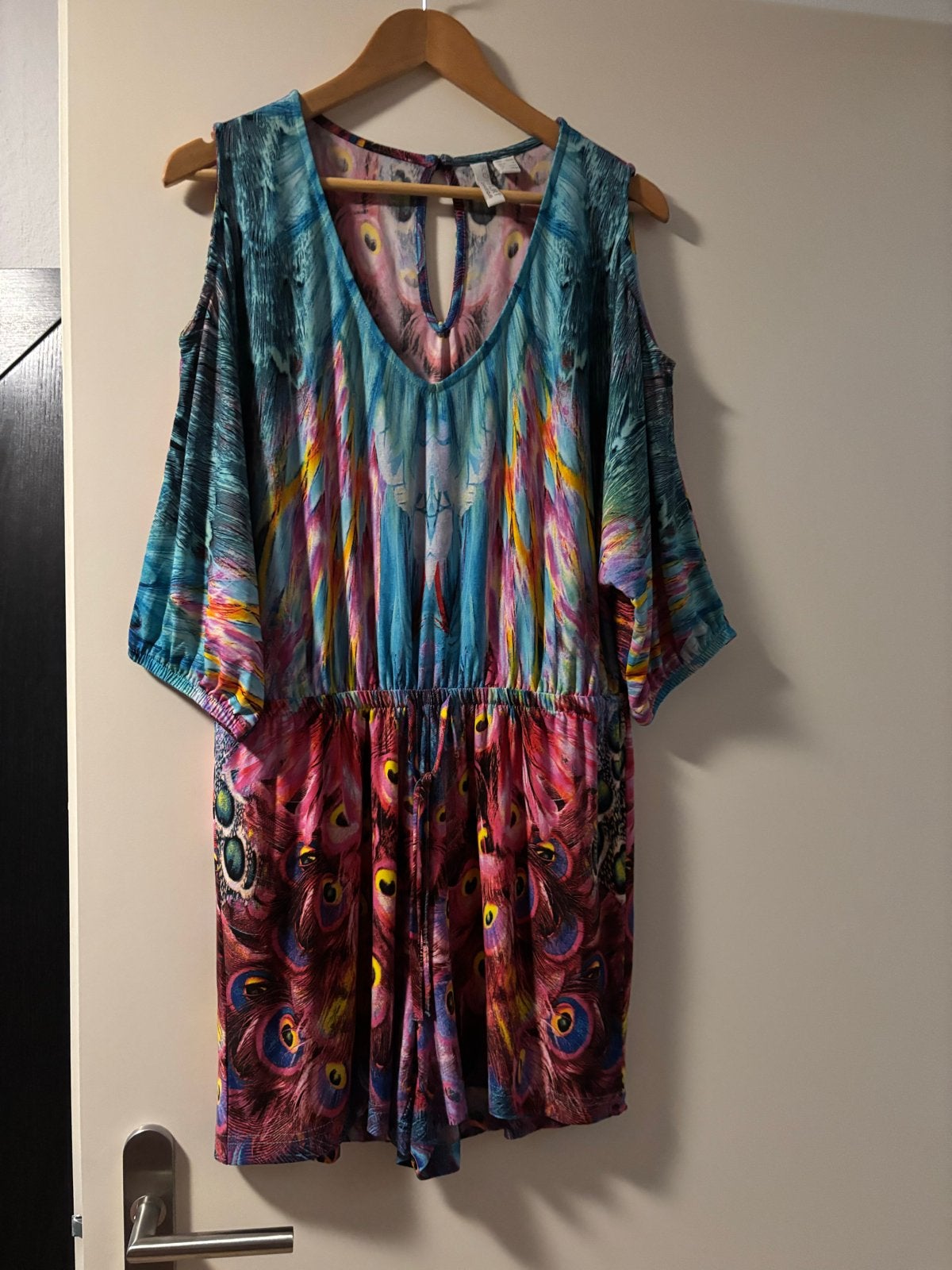 Korte jumpsuit met pauwenprint maat 40/42, Ophalen of Verzenden, Zo goed als nieuw, Maat 42/44 (L), Overige kleuren