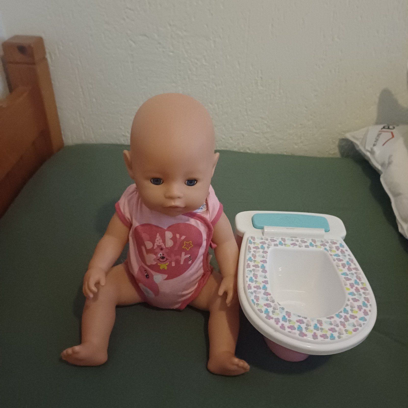 Baby Born pop met potje (deksel ontbreekt), Kinderen en Baby's, Ophalen of Verzenden, Gebruikt, Babypop