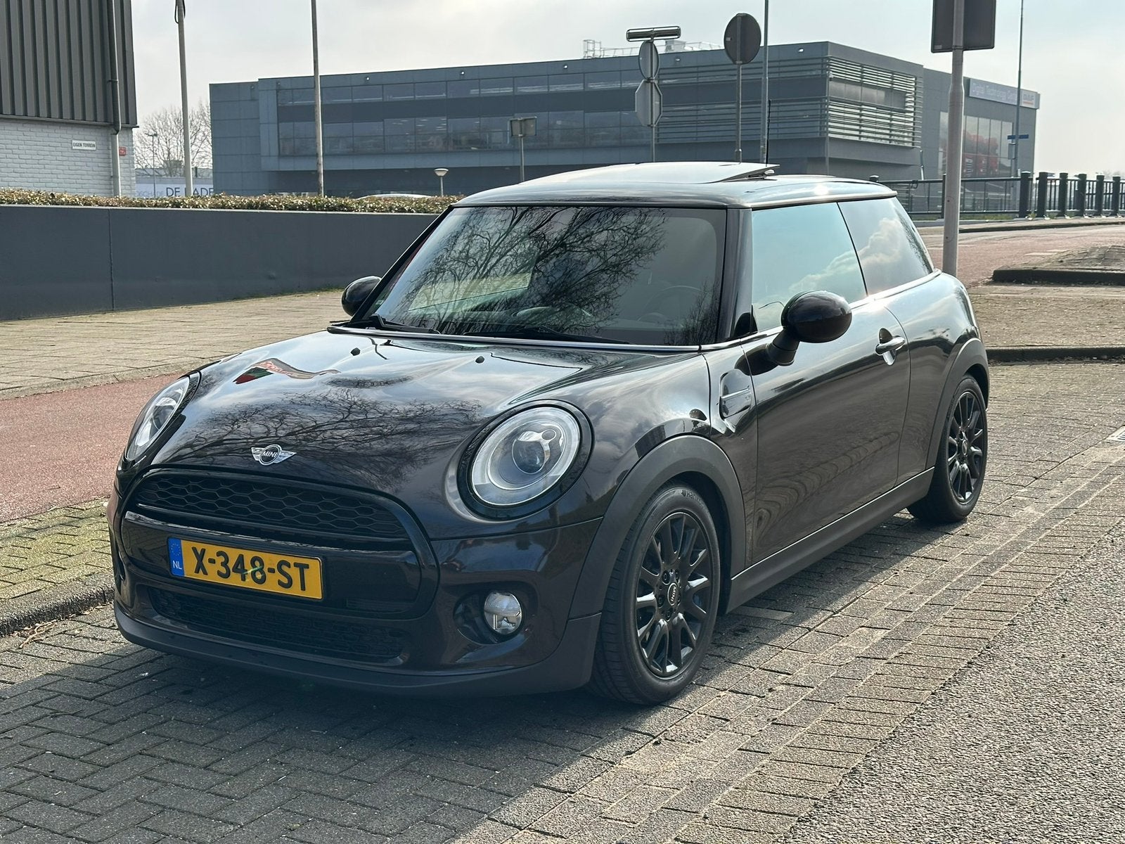 MINI Cooper 1.5 Chili | Pano | CarPlay | LED | Nieuwe APK, Voorwielaandrijving, 136 pk, Bruin, 4 stoelen