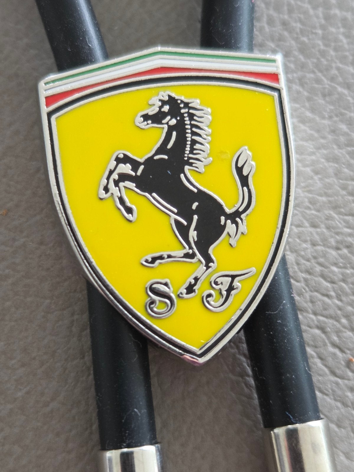 Sleutelhanger Ferrari mit Logo, Verzamelen, Speldjes, Pins en Buttons, Ophalen of Verzenden, Nieuw, Transport
