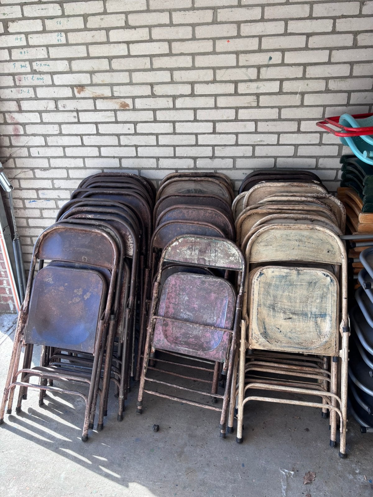 Grote partij metalen klapstoelen, Ophalen, Gebruikt, Bruin, Onbekend