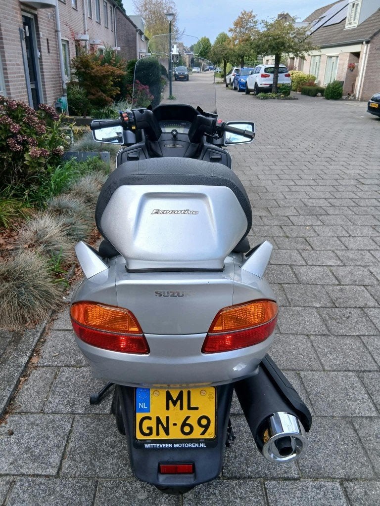 Foto 4 van Suzuki Burgman AN 650 Executive motorscooter uit 2004