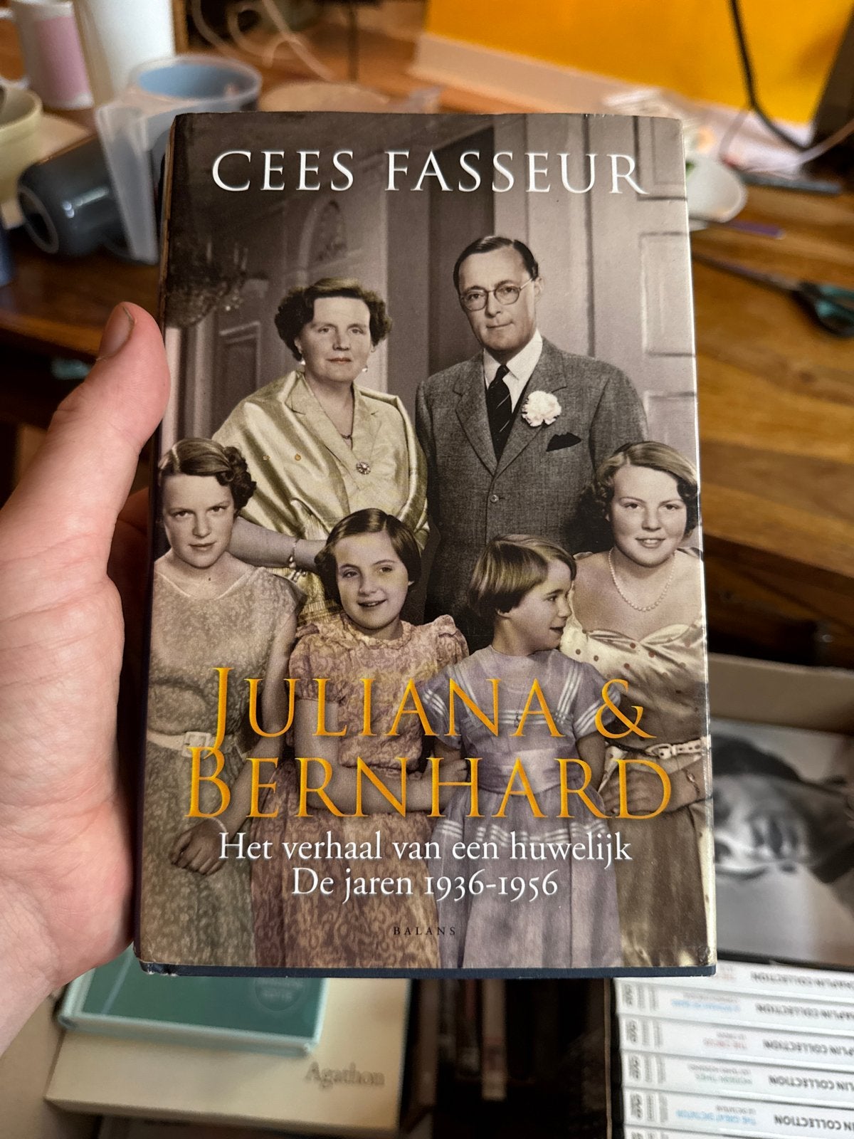Juliana & Bernhard: Het verhaal van een huwelijk 1936-1956, Ophalen of Verzenden, Gelezen, Politiek