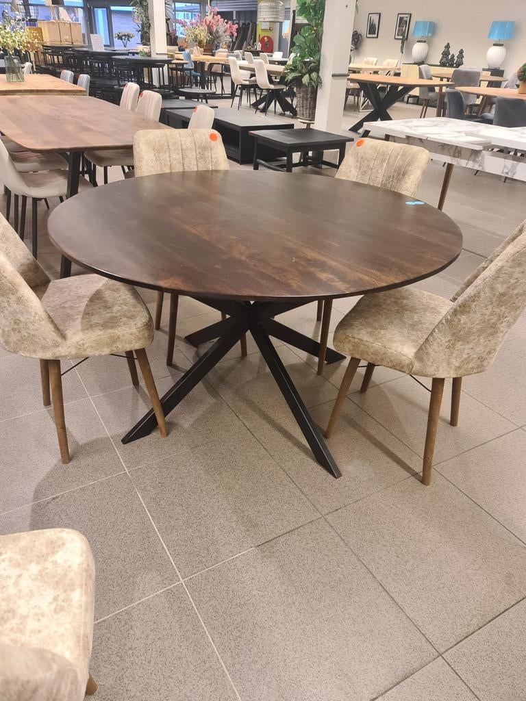 Nieuwe eettafel rond 130cm walnoot spinpoot €275, Huis en Inrichting, Woonaccessoires | Overige, Ophalen, Hout, ., Nieuw