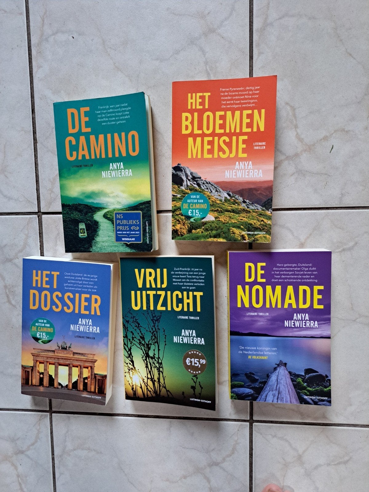 anya niewierra  serie, Boeken, Ophalen of Verzenden, Zo goed als nieuw