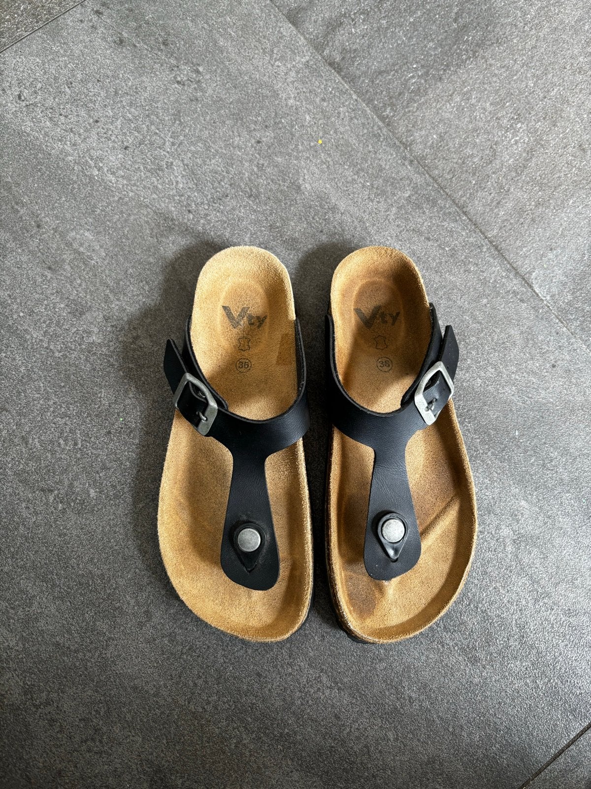 Zwarte Vty slippers maat 36, Kleding | Dames, Ophalen of Verzenden, Zo goed als nieuw, Zwart, Slippers