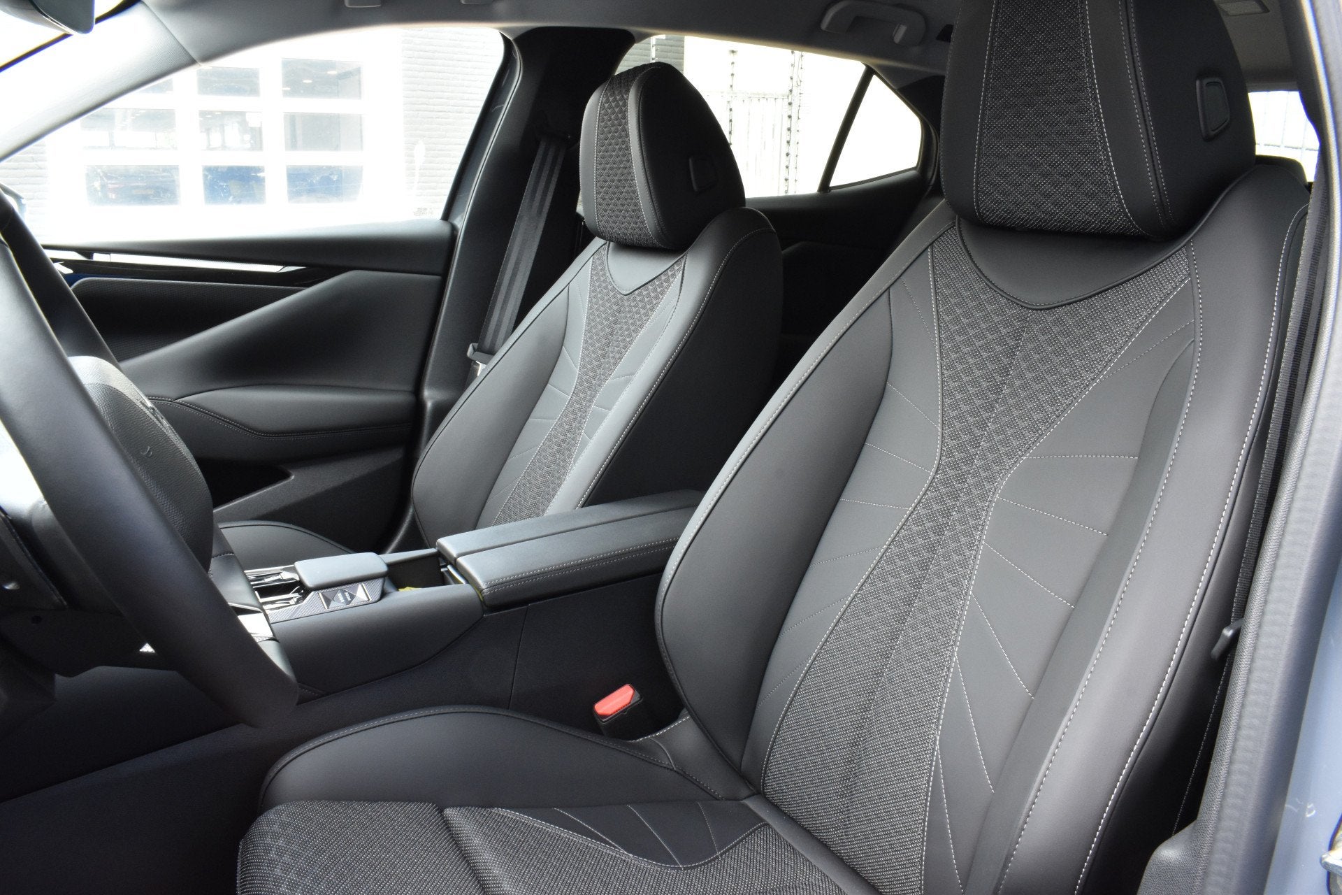 DS No 4 E-Tense Pallas Comfort Tech Pack 58.3 kWh | SOH 98%, Auto's, Dealer onderhouden, Automatische klimaatregeling, Gebruikt