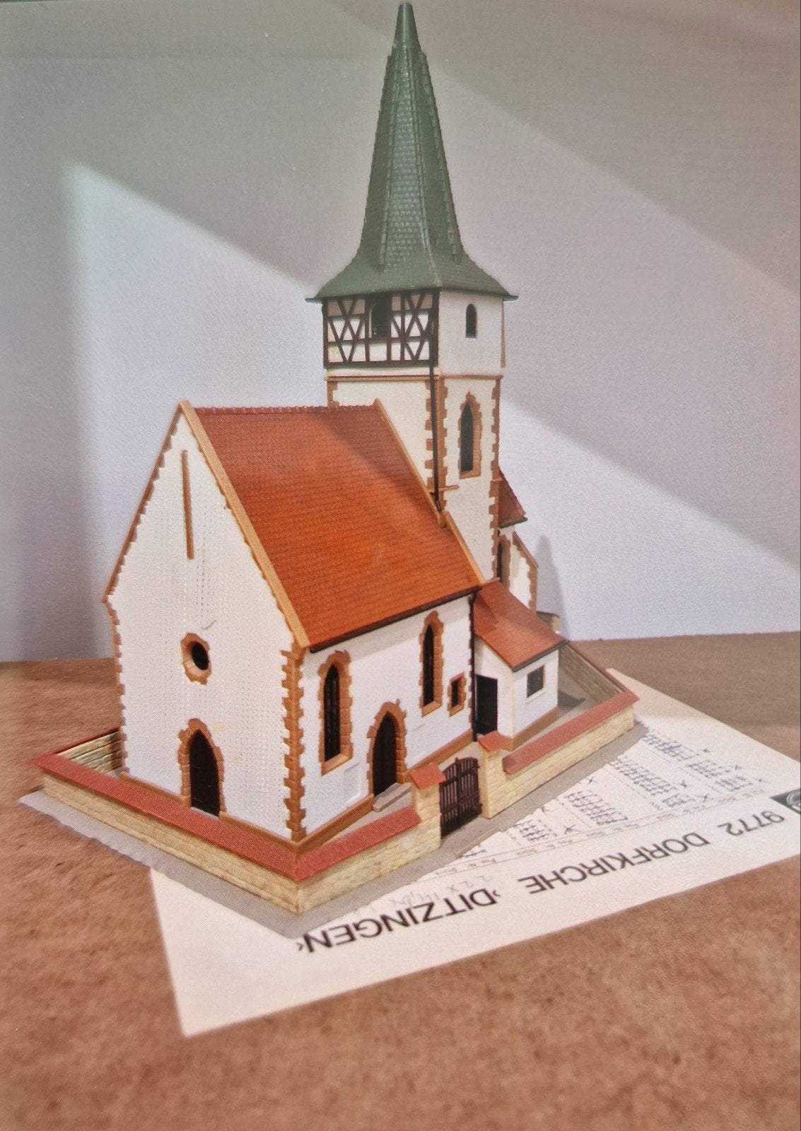 KIBRI HO 9772 DORPSKERK DITZINGEN, Ophalen of Verzenden, Gelijkstroom of Wisselstroom, Brug, Tunnel of Gebouw, Overige merken