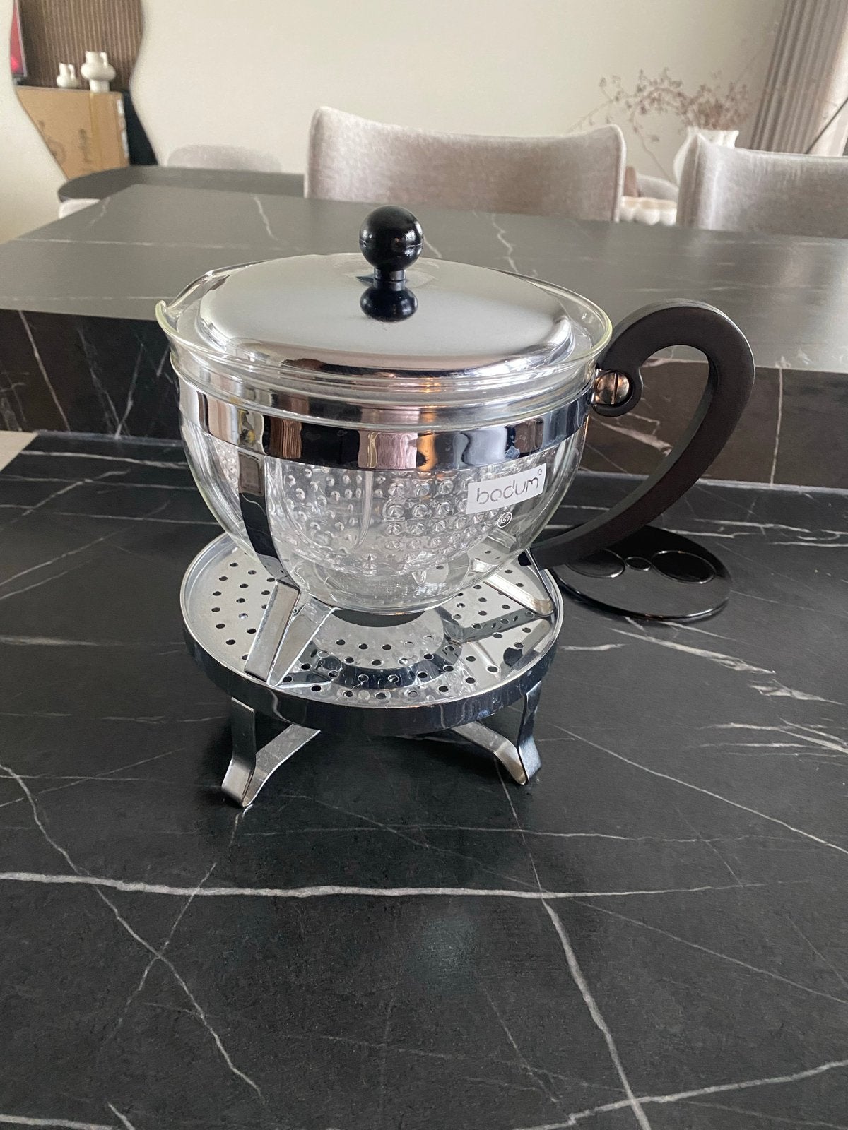 Bodum theepot met warmhoudplaat - perfect voor theeliefhebbe, Theepot/fluitketel, Zilver, Bodum, Ophalen of Verzenden