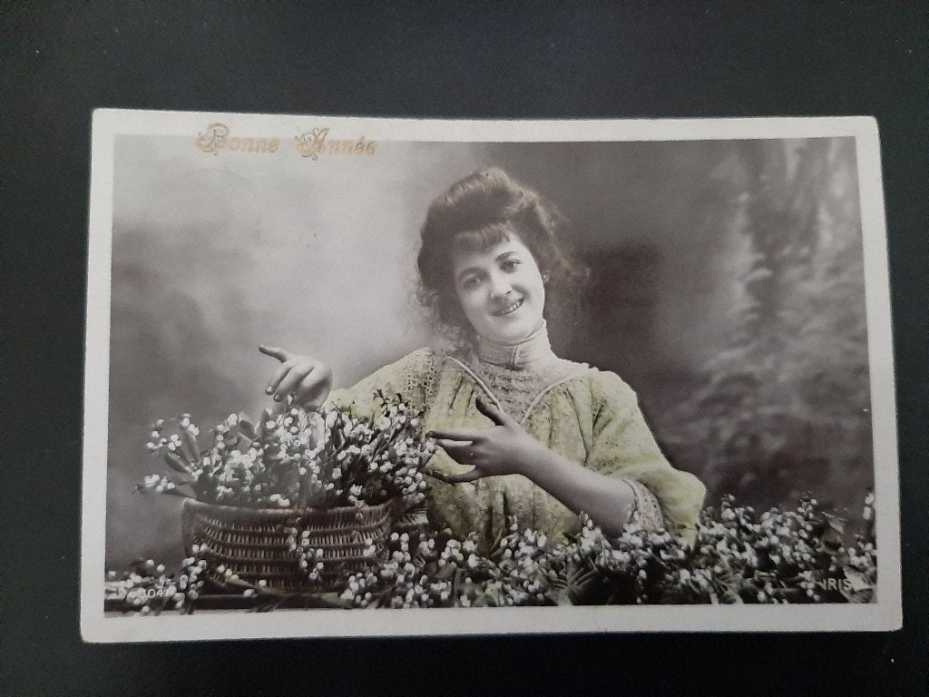 Antieke Franse kaart, dame, mand met sneeuwklokjes, 1911., Verzamelen, Verzenden, Voor 1920, Gelopen, Overige thema's