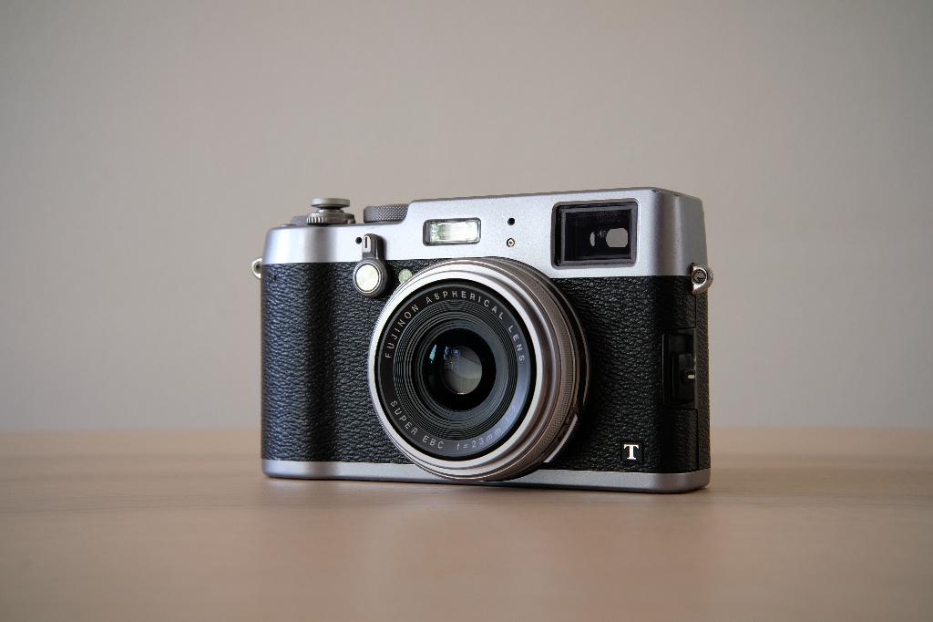 Fujifilm X100T Zilver met batterijlader, Ophalen, Gebruikt, Compact, 16 Megapixel