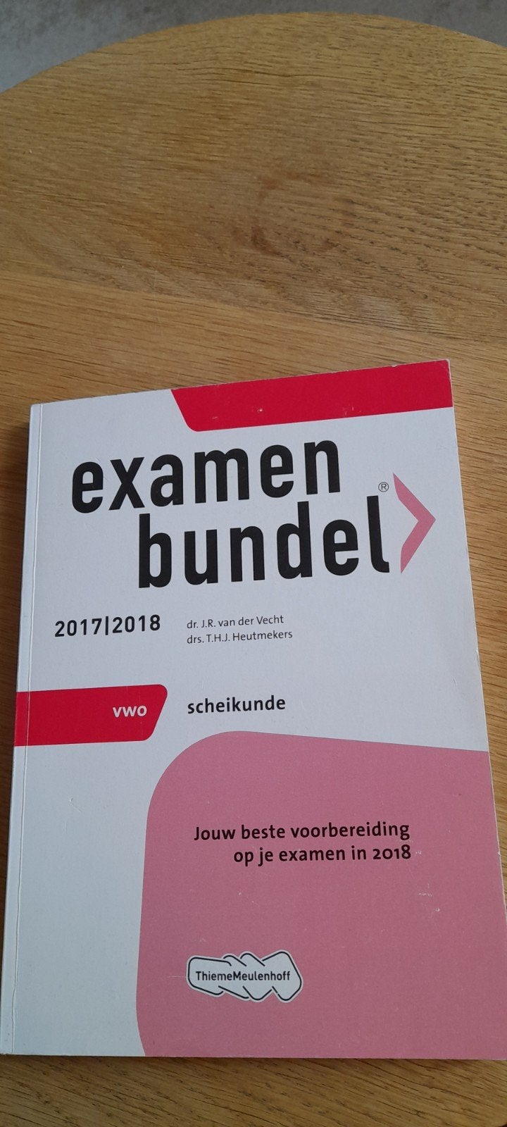 Examenbundel Scheikunde VWO 2017/2018, Ophalen of Verzenden, Beta, Zo goed als nieuw, Dr. J.R. van der Vecht, drs. T.H.J. Heutmekers