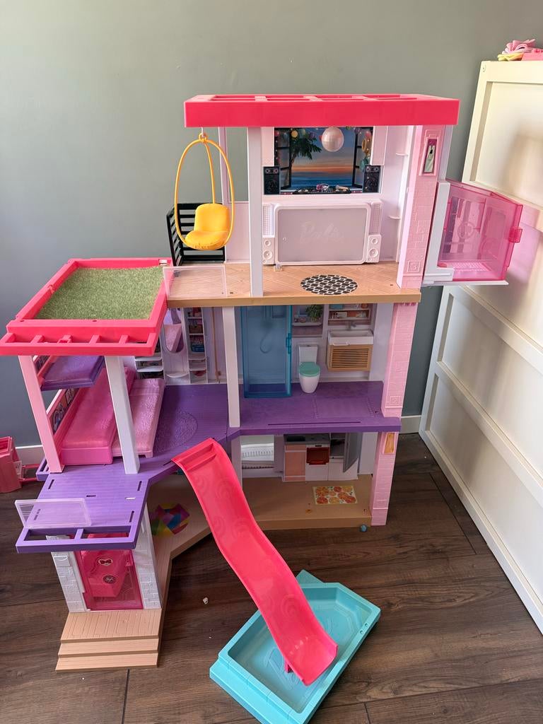 Groot Barbie Droomhuis met glijbaan en zwembad, Ophalen, Zo goed als nieuw, Poppenhuis