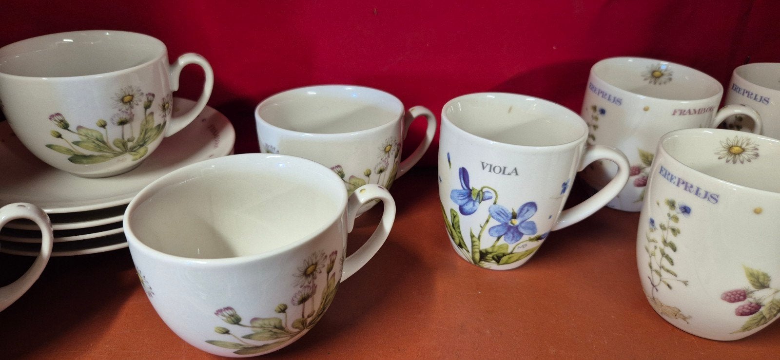 Majolein Bastin Wildflowers servies - kopjes en schotels, Ophalen of Verzenden, Zo goed als nieuw, Overige stijlen, Kop(pen) en/of Schotel(s)