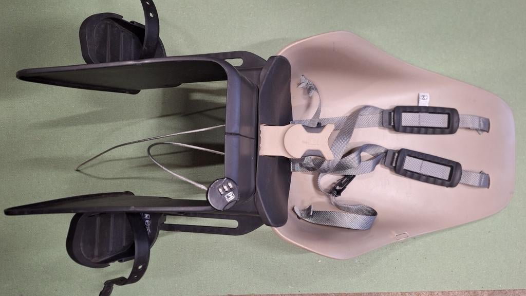 Urban Iki achterzitje fiets - Zeer goede staat + adapter, Achterzitje, Voetsteuntjes, 9 t/m 18 kg, Ophalen of Verzenden