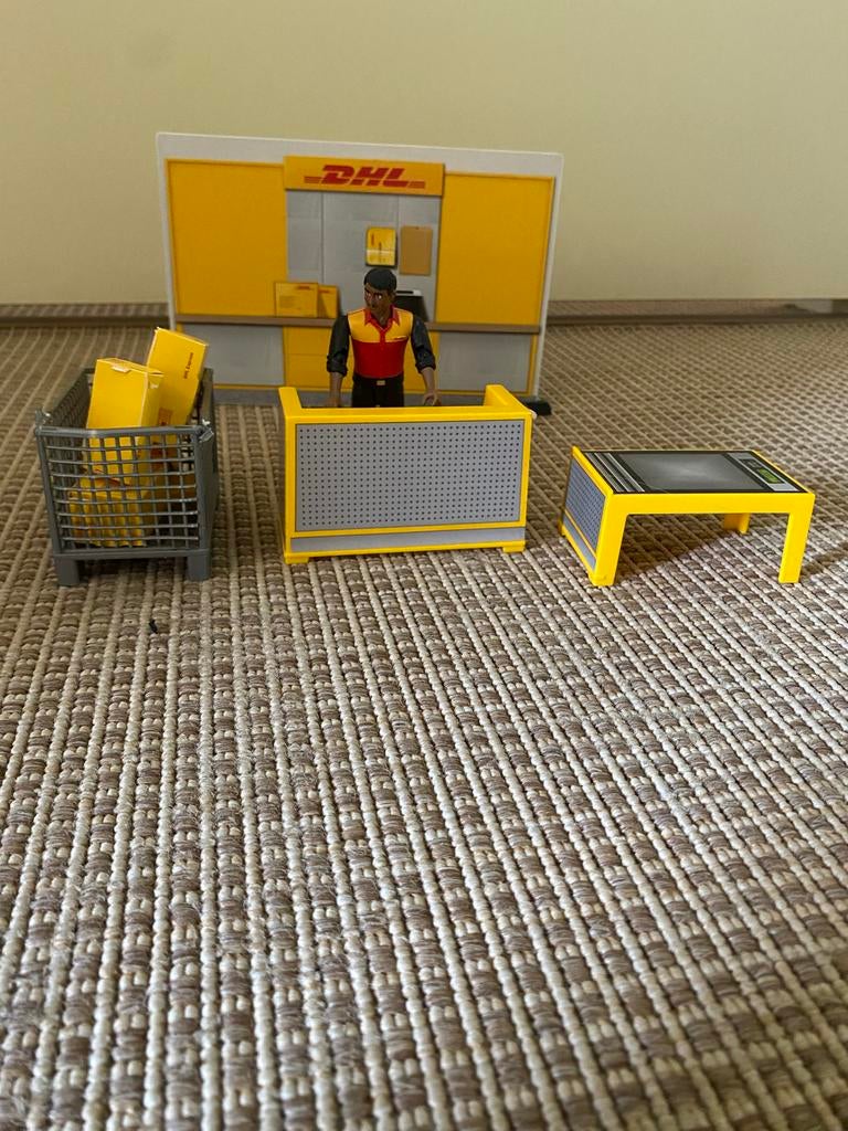 Bruder DHL pakketpunt met figuur en accessoires, Ophalen, Gebruikt