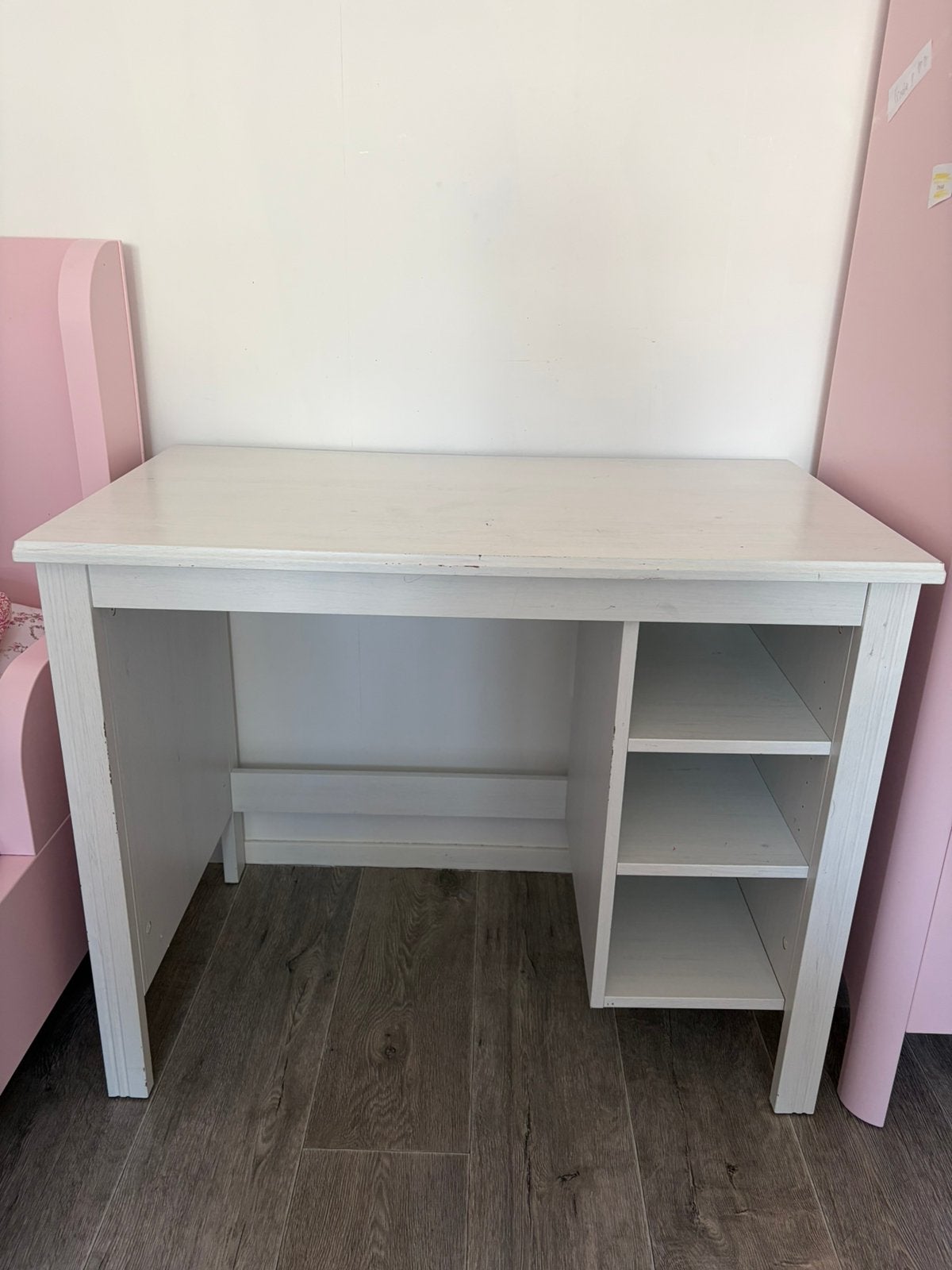 Bureau IKEA Brusali, Huis en Inrichting, Ophalen, Zo goed als nieuw
