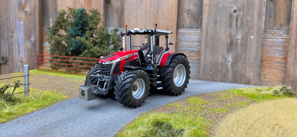 Verbouwde Massey Ferguson 8S.265 Xtra 1:32, Ophalen of Verzenden, Nieuw, Tractor of Landbouw, Universal Hobbies