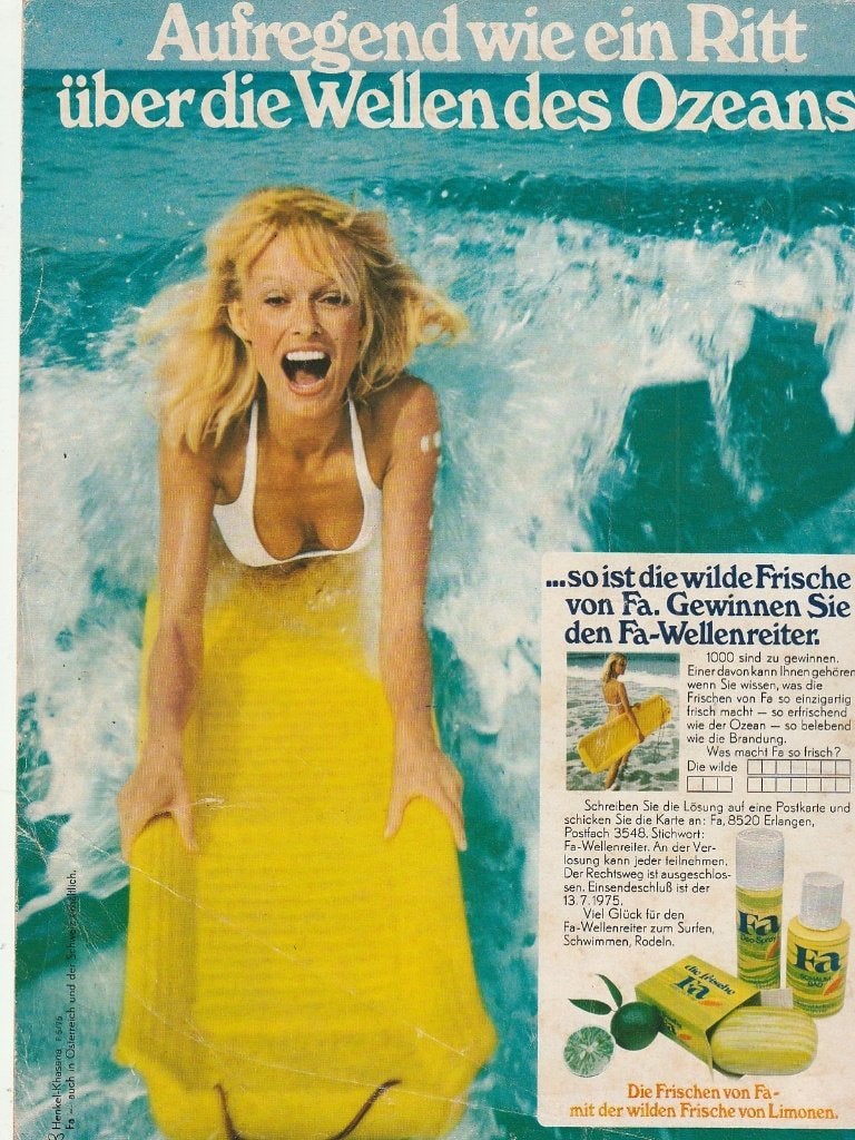 Retro reclame 1975 Fa zee & deo vrouw in de zee, Verzenden, Overige typen