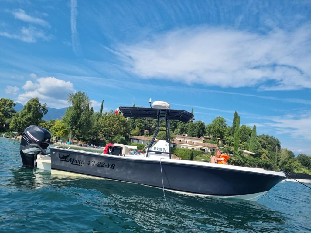 Mako 232 Center Console Offshore + Mercury Verado 275 pk, Watersport en Boten, Speedboten, Overige merken, Gebruikt, Viertaktmotor