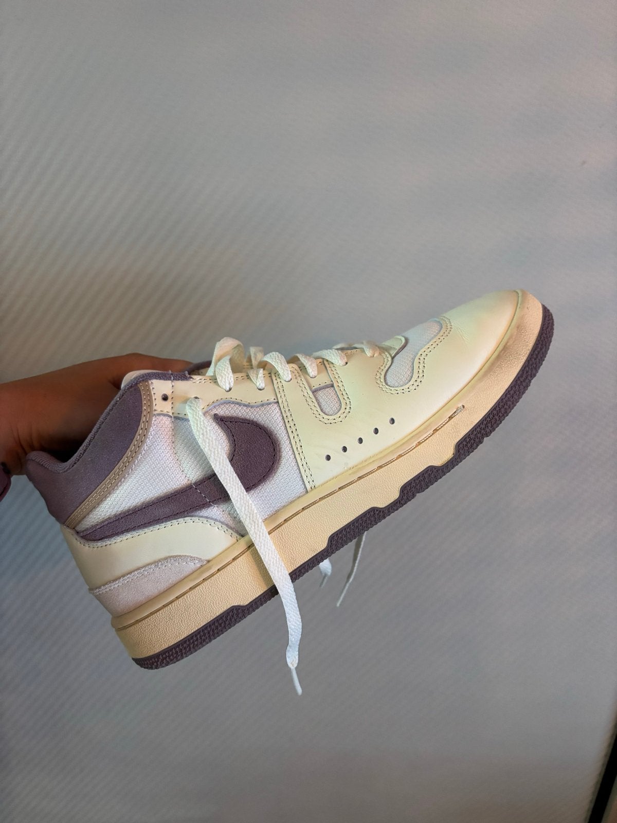 Nike Attack "Coconut Milk and Taupe Grey" - Maat 42,5, Ophalen of Verzenden, Zo goed als nieuw, Sneakers of Gympen