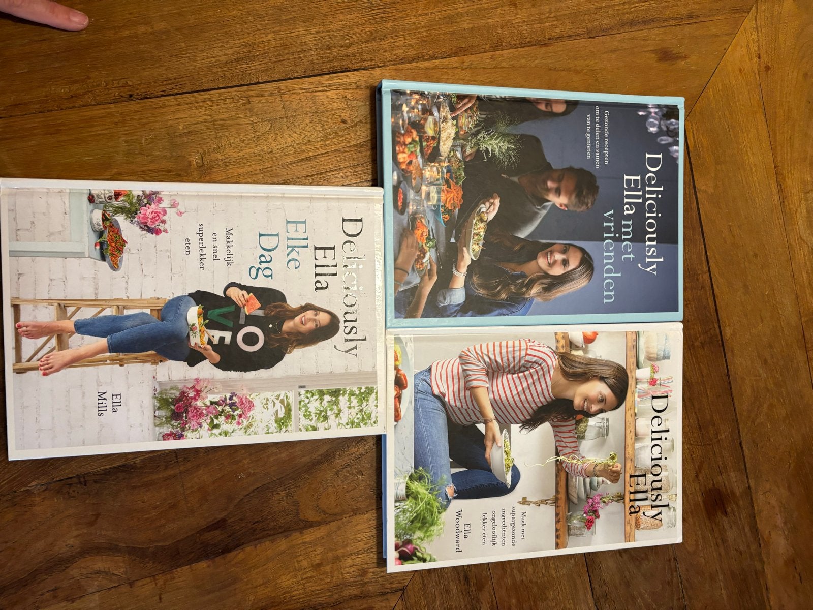 3x Deliciously Ella Kookboeken - Absolute Nieuwstaat, Ophalen of Verzenden, Zo goed als nieuw, Gezond koken