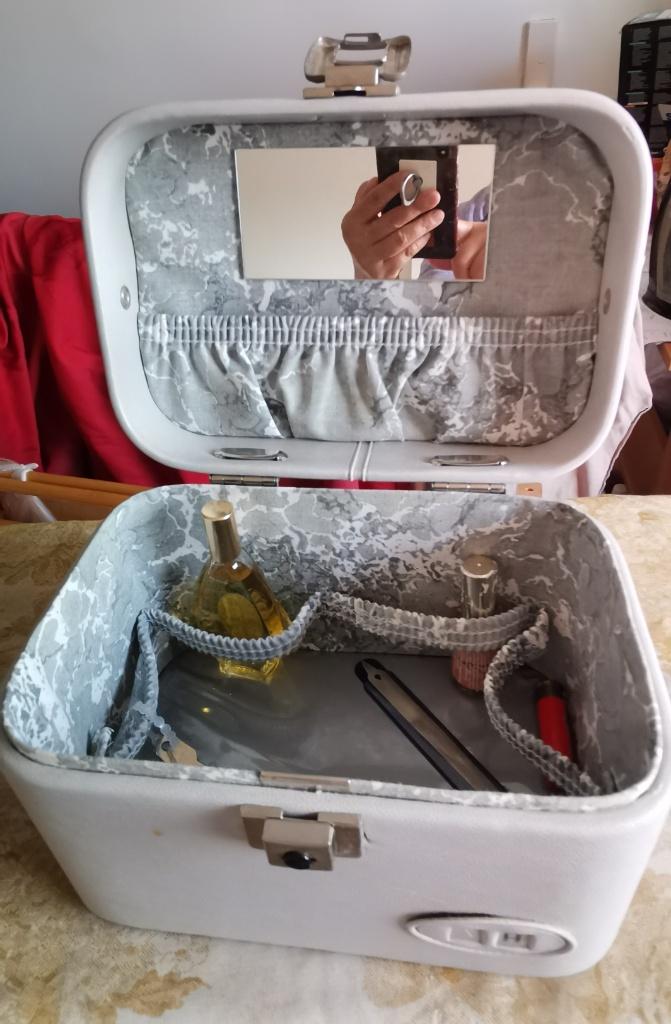Beauty case, Ophalen, Gebruikt, Beige, Met slot