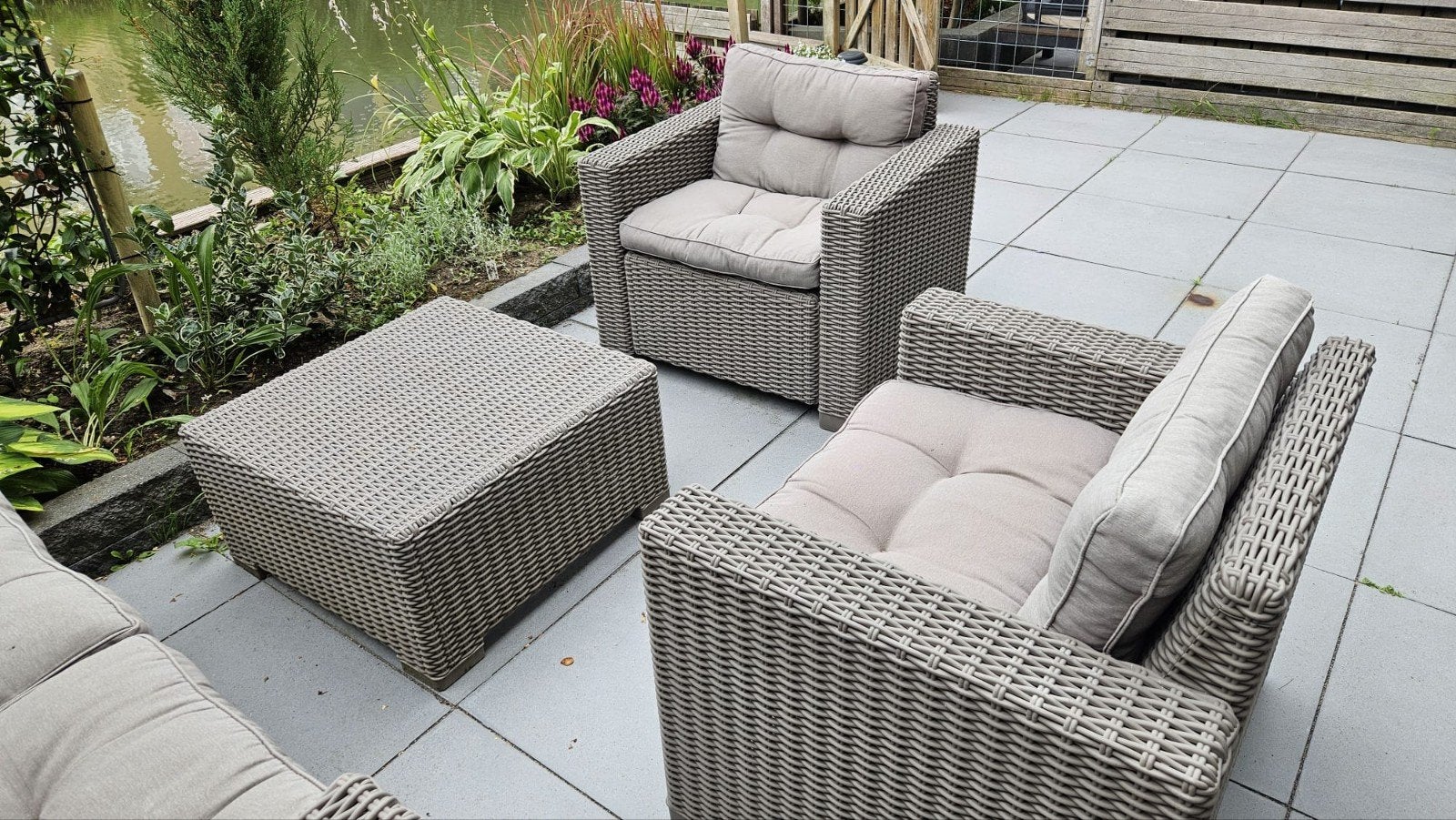 Allibert loungeset met 2-zitsbank en fauteuils, Ophalen, Kunststof, Bijzettafel