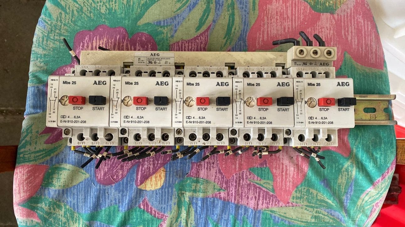 5x AEG MBS 25 handmatige motorstarters, Ophalen